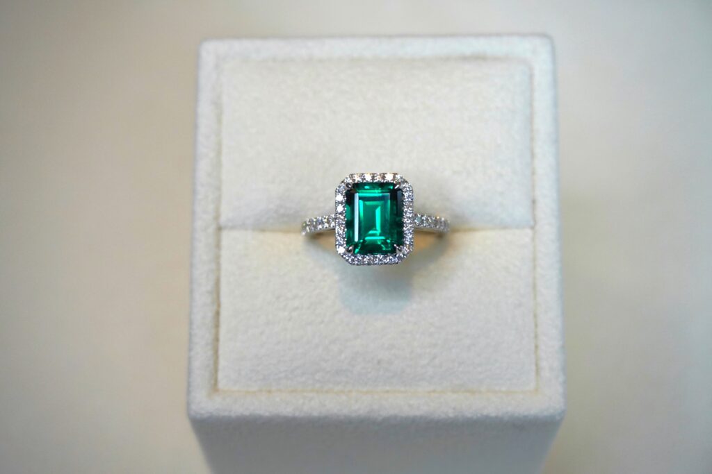 Classic Emerald Ring