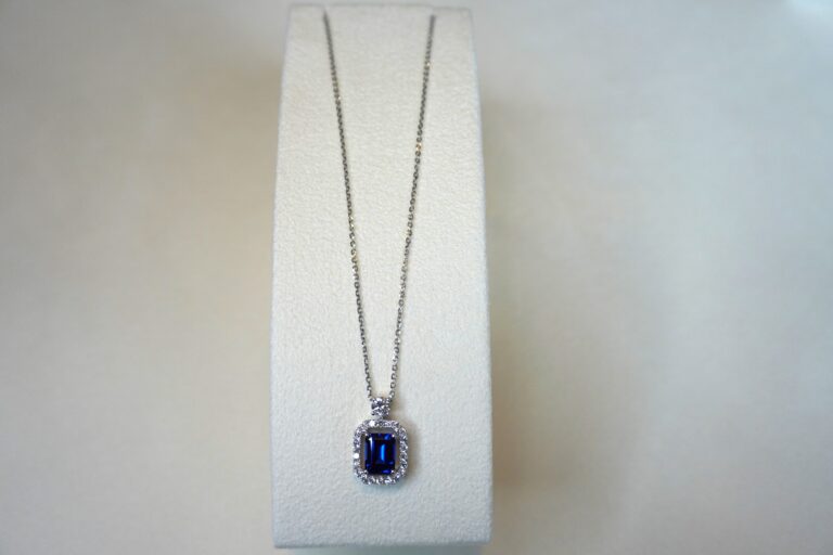 Classic Blue Sapphire Pendant